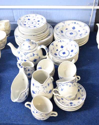 Collection of Mason's Denmark pattern dinner and tea wares comprising 7 dinner plates (one chipped),