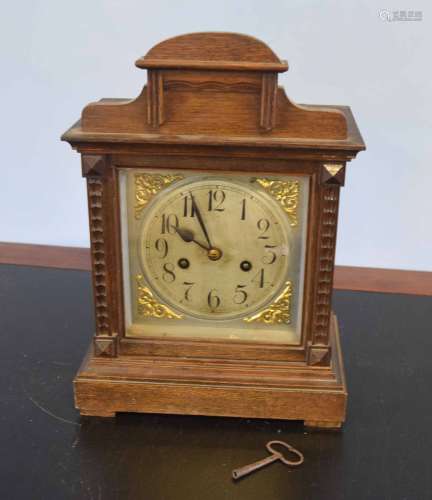 Early 20th century oak cased mantel clock, 35cm high