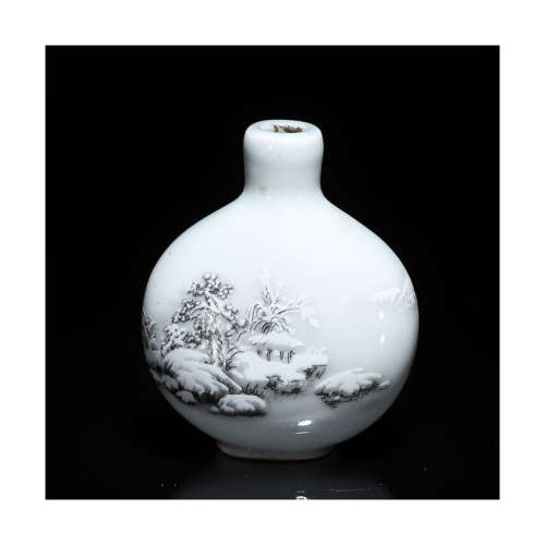 A Chinese Snow Patterned Porcelain Snuff Bottle