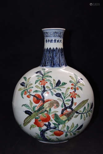 A Chinese Multicolored Porcelain Vase