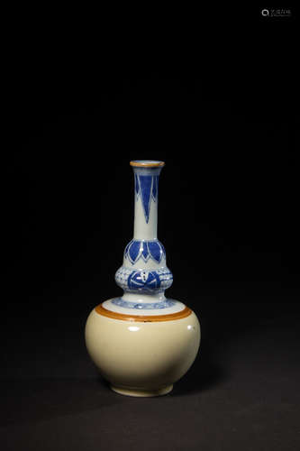 A Chinese Blue and White Porcelain Gourd-shaped Vase