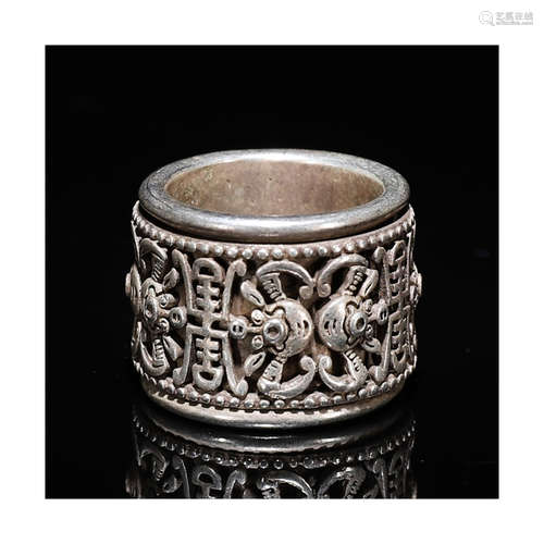 A Chinese Silver Thumb Ring