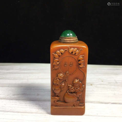 A Chinese Shoushan Stone Seal Snuff Bottle