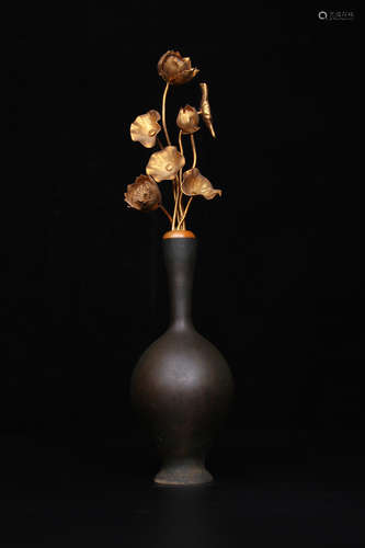 A Chinese Bronze Vase