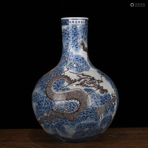 A Chinese Blue and White Porcelain Vase