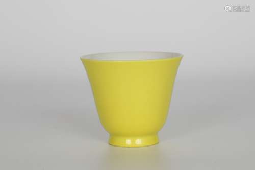 Yongzheng Yellow glaze cup