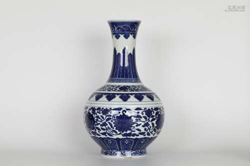 Guangxu blue and white ornamental bottle