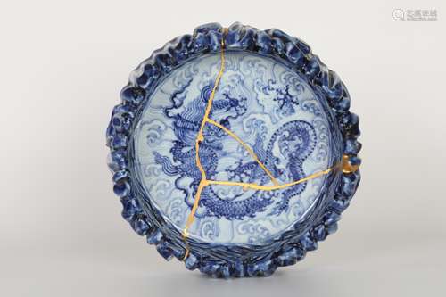 16th century blue and white dragon brush wash