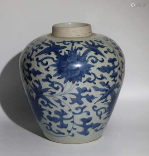 Shunzhi blue and white jar