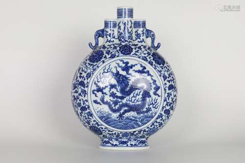 Qianlong blue and white vase