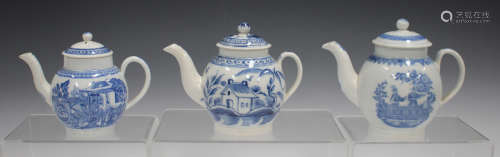 A pearlware blue painted small teapot and cover, late 18th century, the globular body painted in