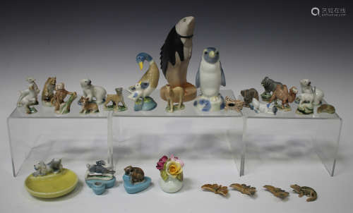 A mixed group of mostly early Wade Whimsies, 1950s and later, including a Drake and Daddy, a small