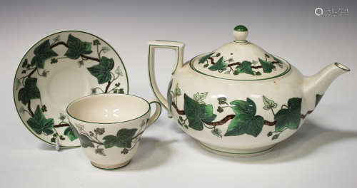 A Wedgwood Napoleon Ivy pattern part service, including a teapot and cover, cups and saucers, tea