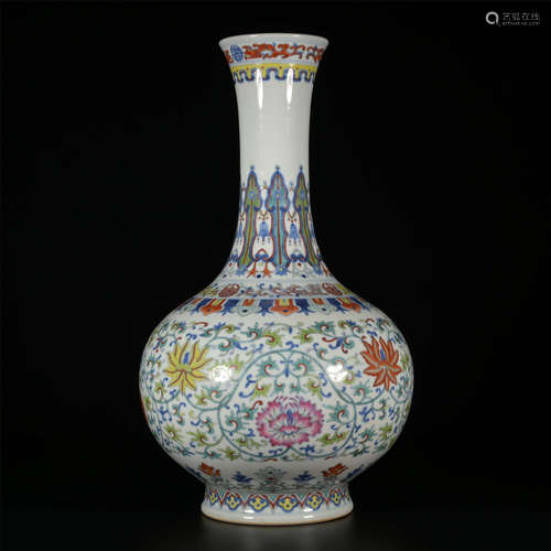 QIANLONG Doucai flower appreciation bottle