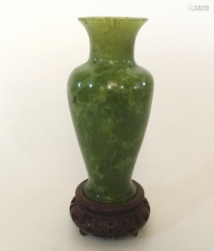 VT carving green jade vase