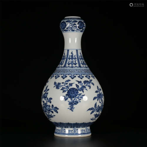 YONGZHENG Blue and white three multi-patterned garlic bottle