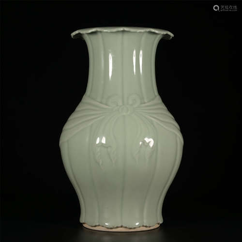 QIANLONG Bean Celadon Furoshiki Bottle