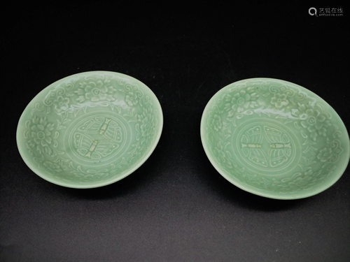 Pair of Porcelain Glaze Bowls with Butterfly Floral