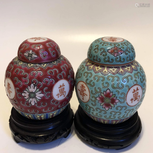 Pair chinese hand-painted enameled porcelain G…