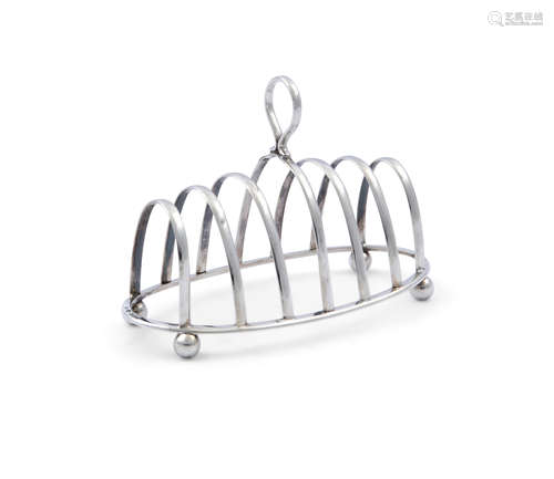 A GEORGIAN STYLE SEVEN BAR SILVER TOAST RACK, Sheffield 1920, mark of Joseph Rodgers & Sons, of oval