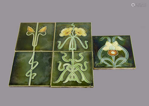 A five tile Henry Richards picture set, of daffodil design, against a green ground, 15cm square