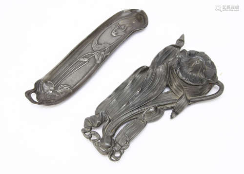 A continental Art Nouveau pewter desk inkstand and pen tray, of organic leaf and reed design base