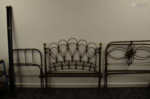 Four iron and brass bedsteads, comprising a painted black and cream single child's bed, 72cm wide,