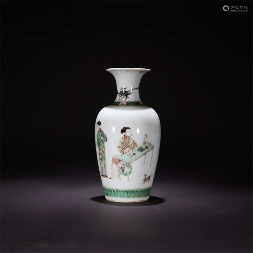 A CHINESE INSCRIBED FAMILLE VERTE PORCELAIN VASE WITH FIGURE PATTERN
