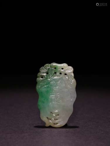A CHINESE JADE CARVED BUDDHA'S HAND SHAPED PENDANT