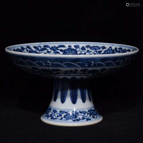 A CHINESE BLUE AND WHITE DRAGON PATTERN PORCELAIN PLATE