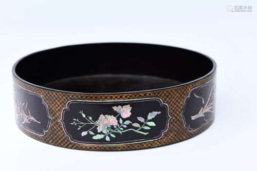 A CHINESE LACQUER BOX INLAID WITH MOTHER-OF-PEARL AND GOLDEN-PAINTED