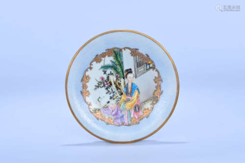 A CHINESE ENAMEL FIGURE PAINTED PORCELAIN PLATE