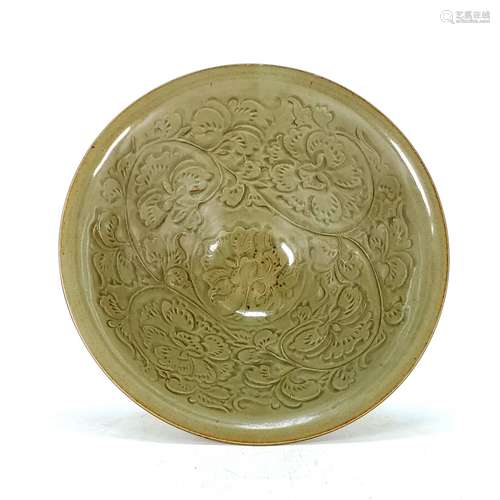 A CHINESE YAOZHOU KILN CELADON FLORAL PORCELAIN BOWL