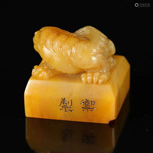 A CHINESE TIANHUANG STONE SEAL