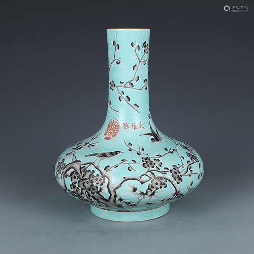 A CHINESE FAMILLE ROSE FLOWER&BIRD PATTERN PORCELAIN VASE