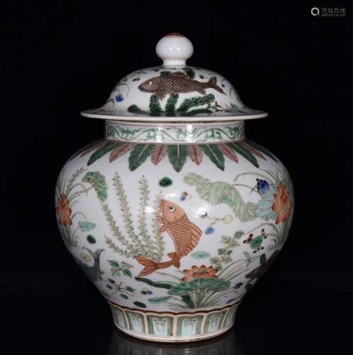 A CHINESE FAMILLE VERTE JAR WITH COVER