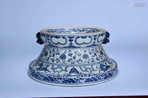 A CHINESE PORCELAIN UTENSIL