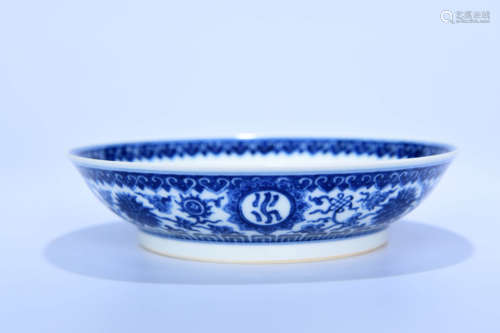 A CHINESE BLUE AND WHITE LOTUS TWINE PATTERN PORCELAIN PLATE