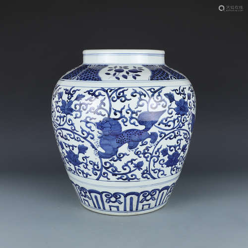 A CHINESE BLUE AND WHITE KYLIN PATTERN PORCELAIN JAR