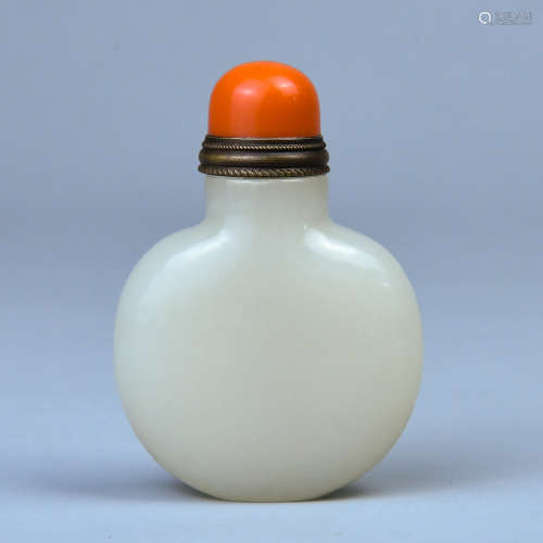 A HETIAN WHITE JADE SNUFF BOTTLE  WITH CORAL COVER AND MADE OF SEED MATERIAL