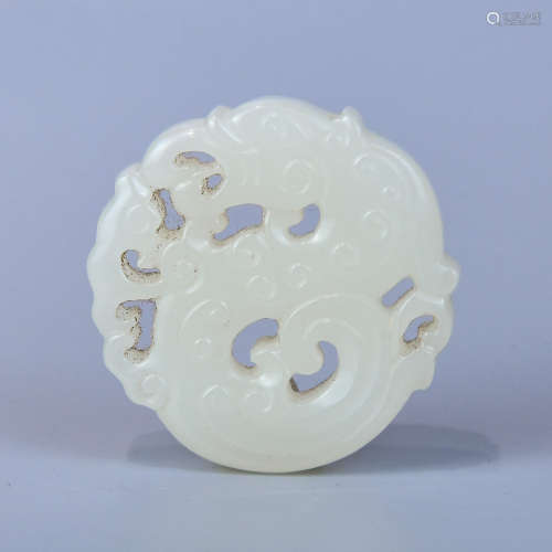 A HETIAN WHITE JADE DRAGON STING PLATE MADE OF SEED MATERIAL