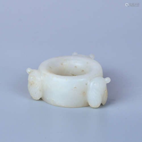 A HETIAN WHITE JADE BANZHI MADE OF SEED MATERIAL AND CARVED WITH GOLDEN CICADAS