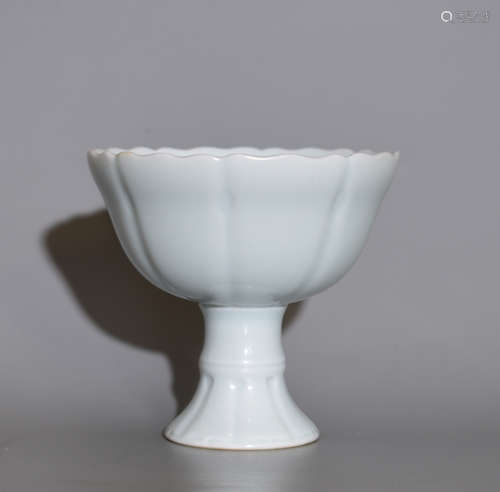 A WHITE GLAZE CUP SHAPED WITH FLOWER PETALS