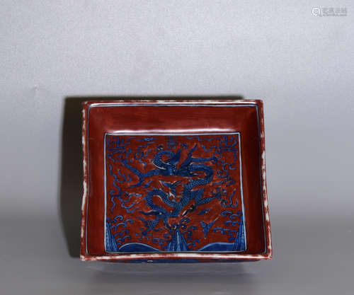 A RED GLAZE SQUARE PLATE WITH DRAGON PATTERNS