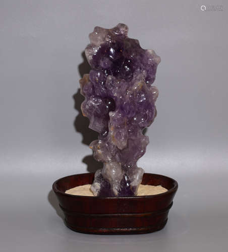 AN AMETHYST ORNAMENT