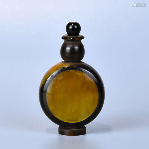 A SNUFF BOTTLE