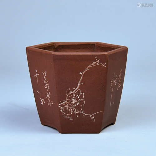 A PURPLESAND FLOWER POT