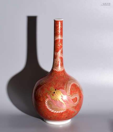 A ALUM RED GOLD PAINTING BOTTLE PAINTED WITH LION AND GIRAFFE