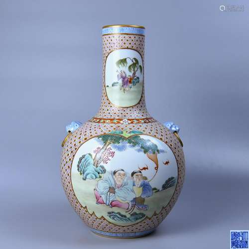 A POWDER ENAMEL BALL-SHAPED BOTTLE PAINTED WITH TWO OMMORTALS IN THE OPEN WINDOW