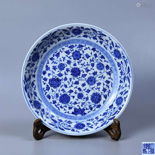 AN OFFICIAL KILN BLUE-AND-WHITE PLATE PAINTED WITH TWINNING FLOWERS IN YONGZHENG PERIOD